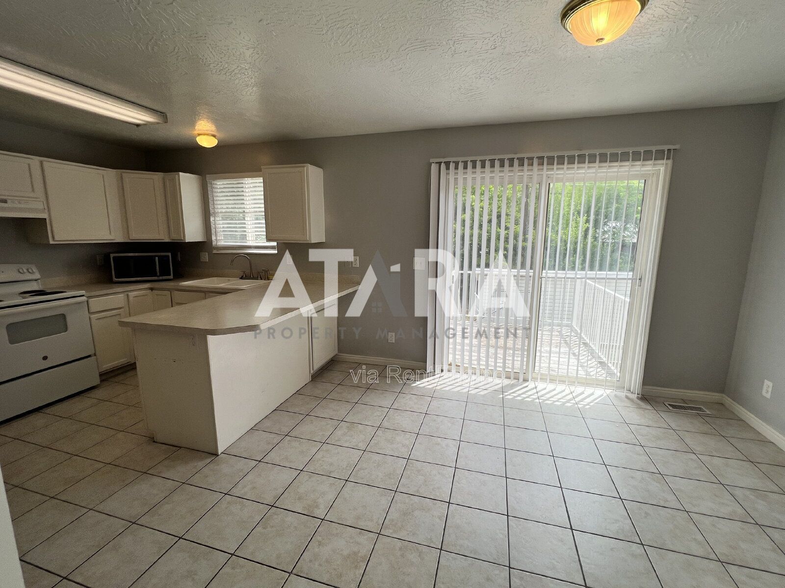 Charming 3-Bedroom, 2-Bath Townhouse in the Heart of Ogden - Bright, Spacious & Convenient Living. property image