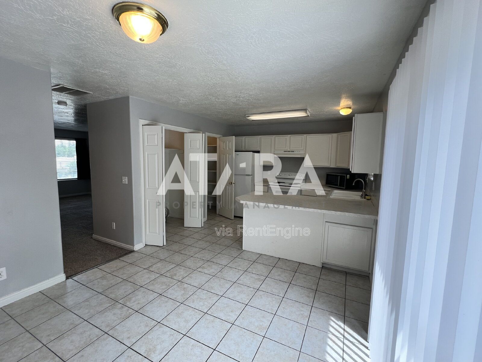 Charming 3-Bedroom, 2-Bath Townhouse in the Heart of Ogden - Bright, Spacious & Convenient Living. property image