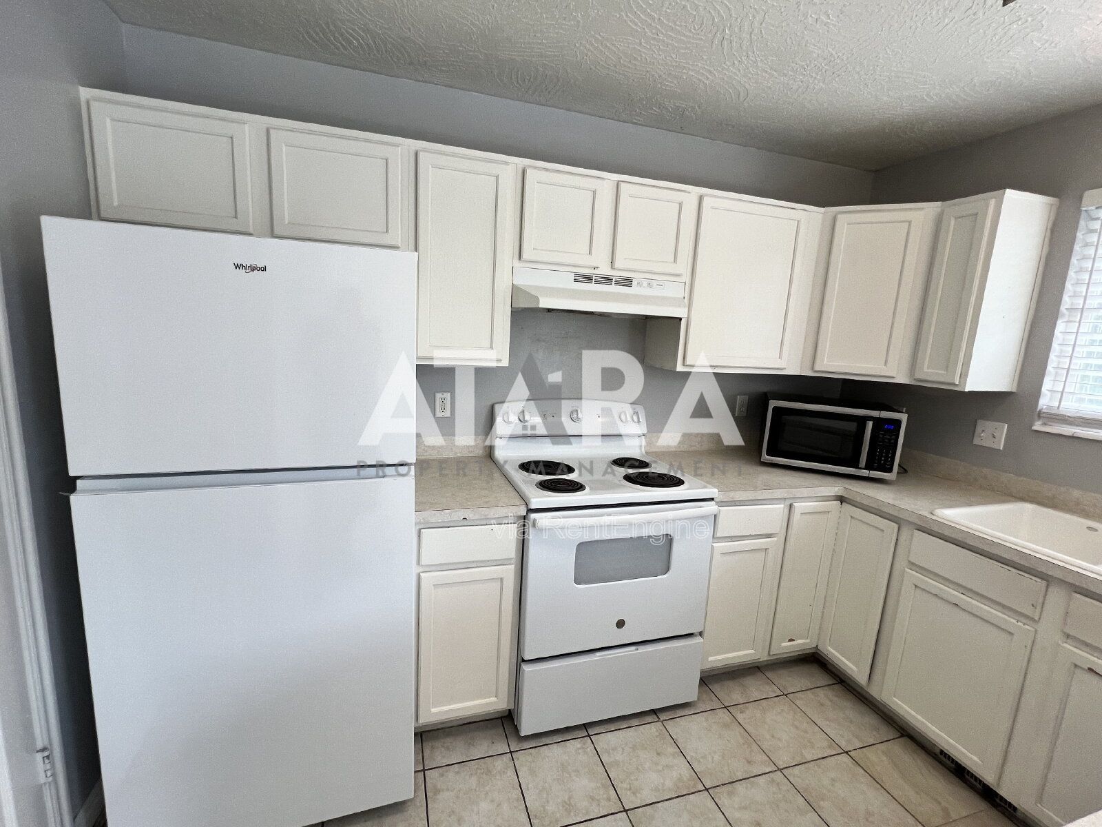 Charming 3-Bedroom, 2-Bath Townhouse in the Heart of Ogden - Bright, Spacious & Convenient Living. property image