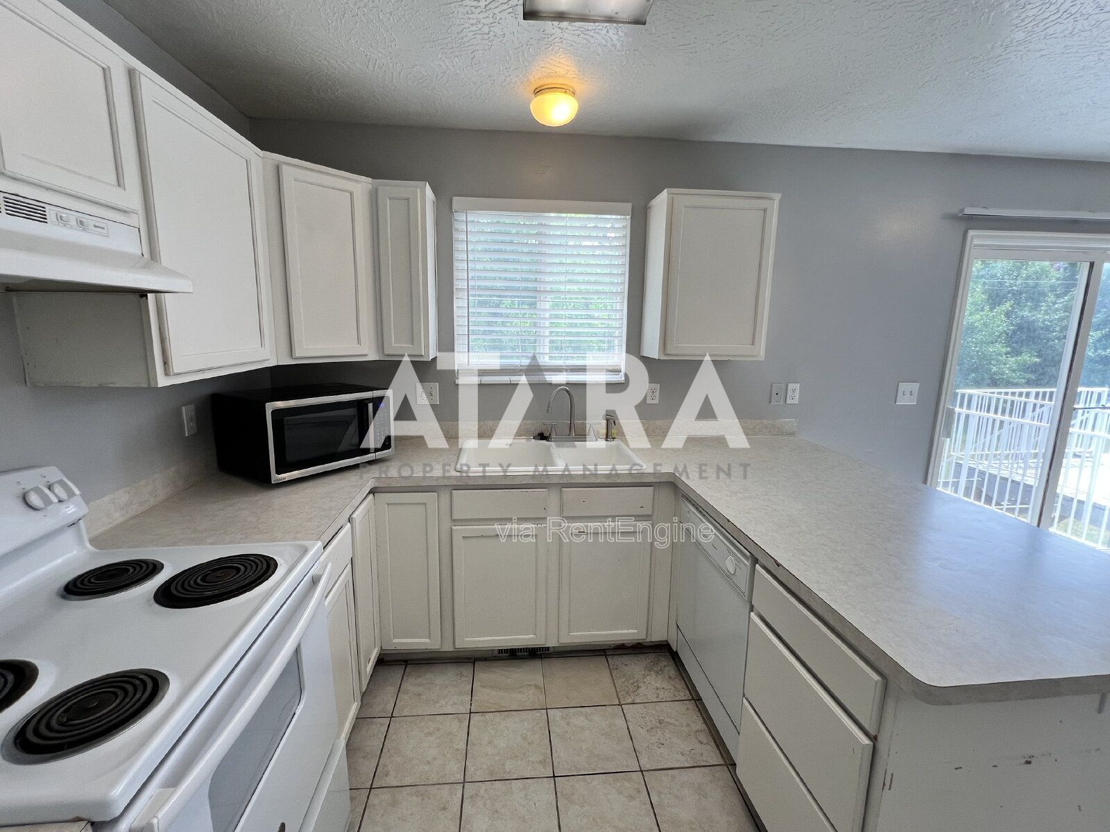 Charming 3-Bedroom, 2-Bath Townhouse in the Heart of Ogden - Bright, Spacious & Convenient Living. property image