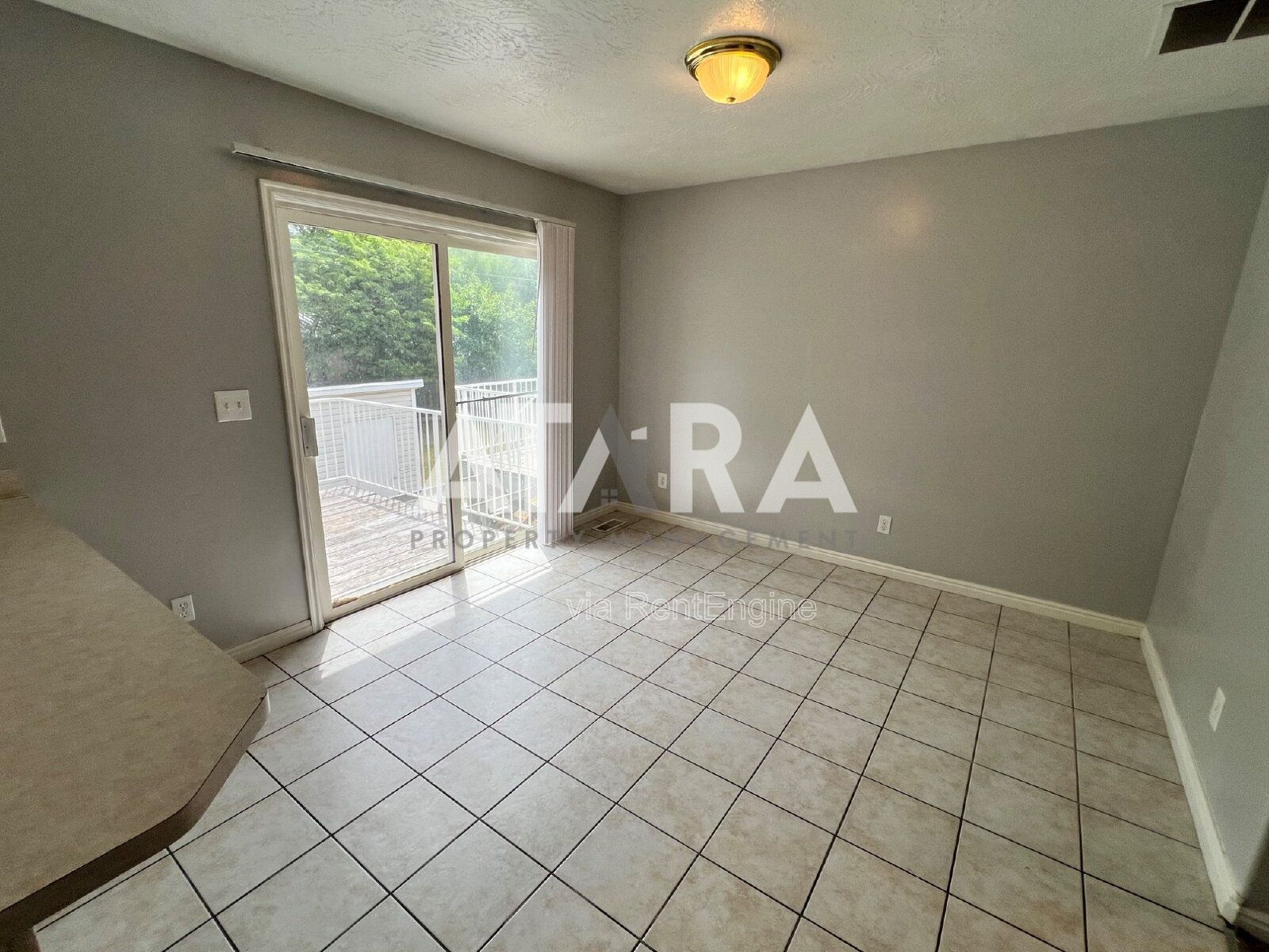 Charming 3-Bedroom, 2-Bath Townhouse in the Heart of Ogden - Bright, Spacious & Convenient Living. property image