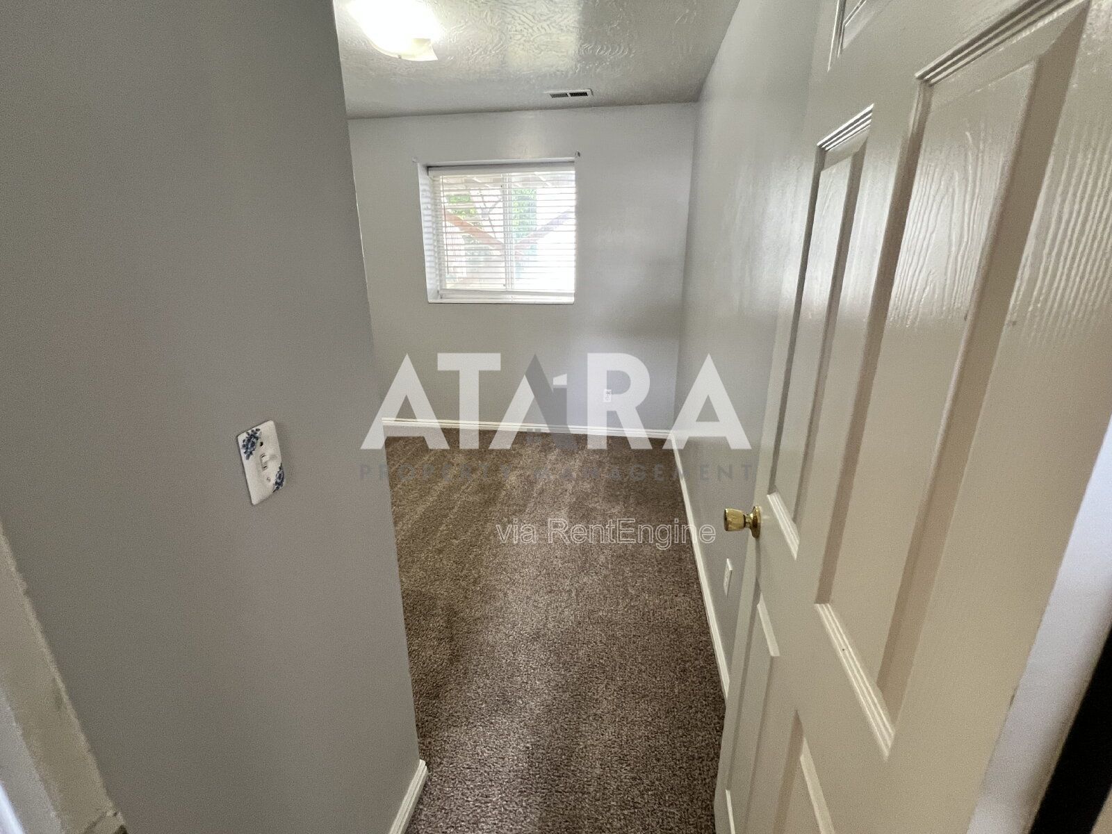 Charming 3-Bedroom, 2-Bath Townhouse in the Heart of Ogden - Bright, Spacious & Convenient Living. property image
