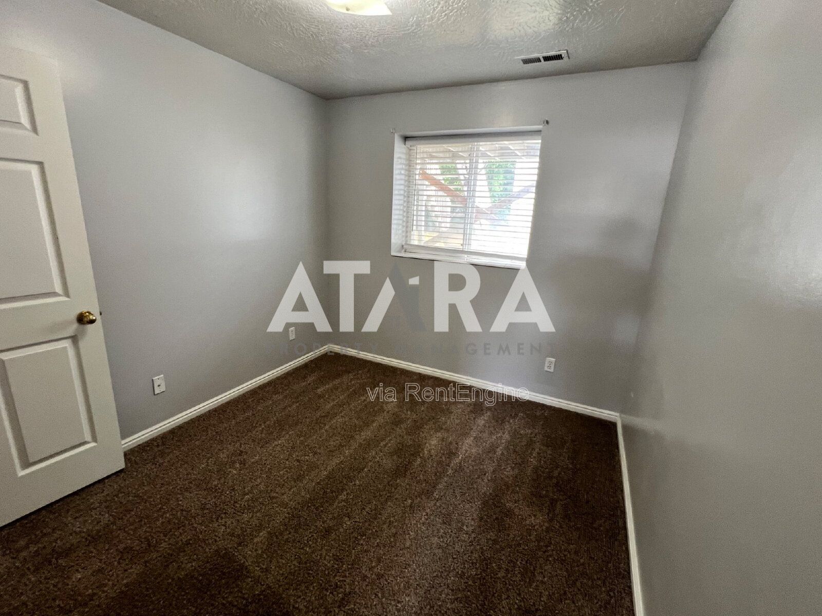 Charming 3-Bedroom, 2-Bath Townhouse in the Heart of Ogden - Bright, Spacious & Convenient Living. property image