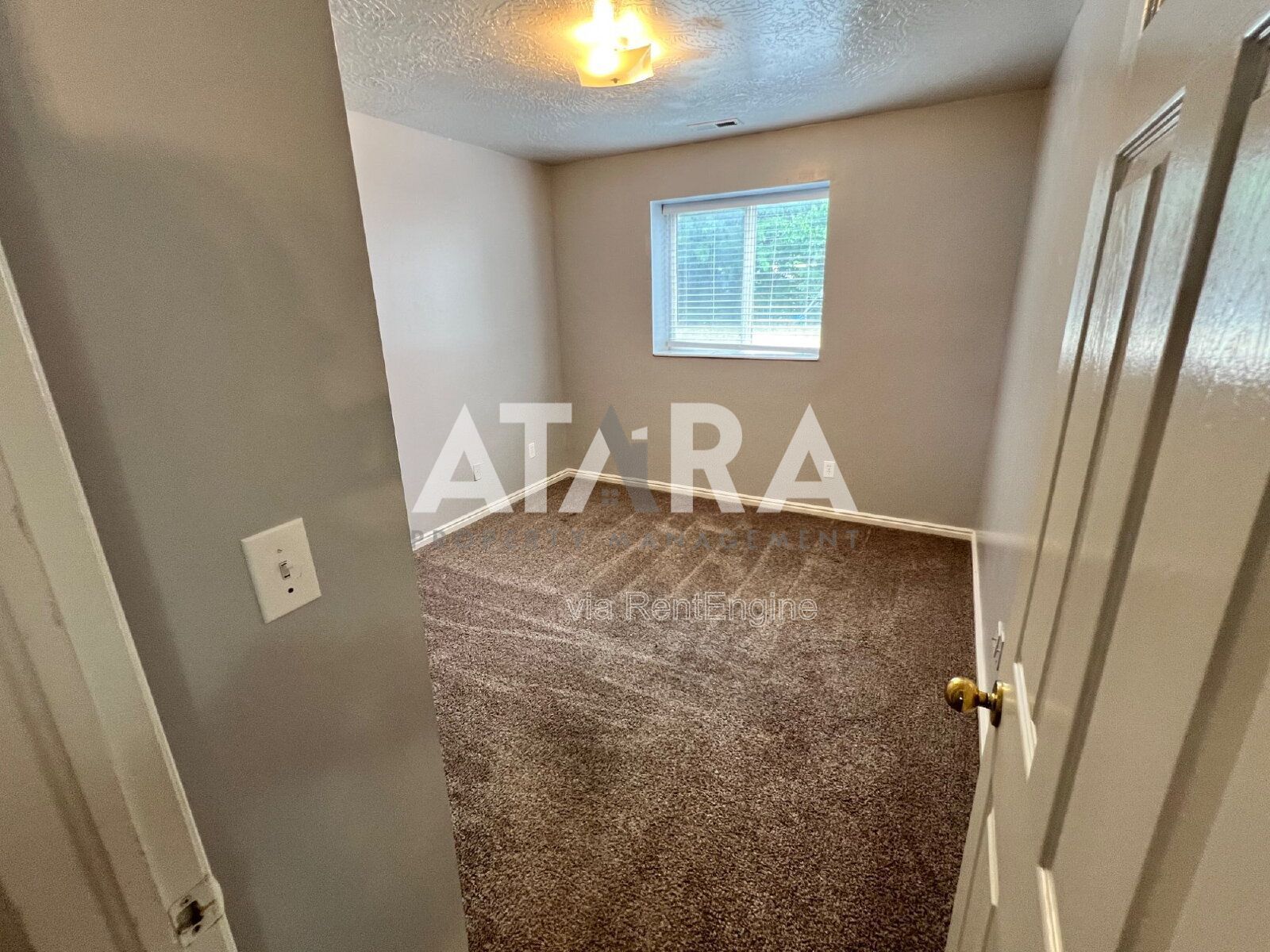Charming 3-Bedroom, 2-Bath Townhouse in the Heart of Ogden - Bright, Spacious & Convenient Living. property image
