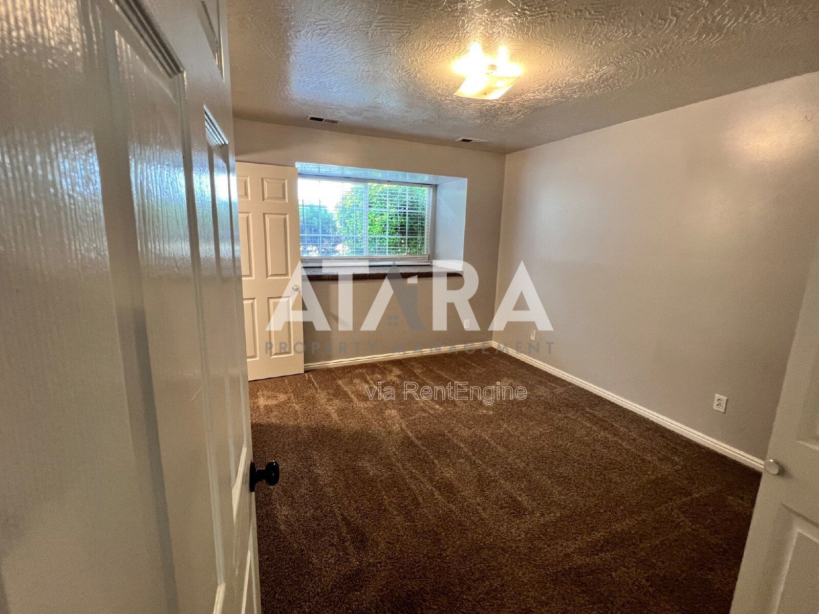 Charming 3-Bedroom, 2-Bath Townhouse in the Heart of Ogden - Bright, Spacious & Convenient Living. property image