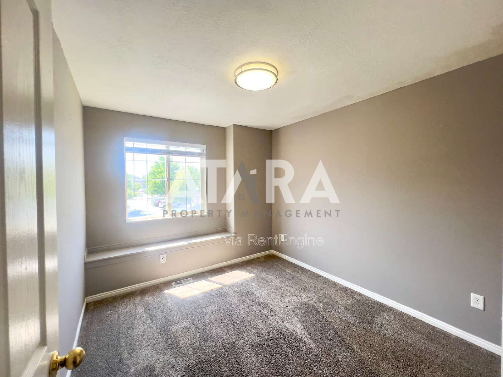Pet-Friendly 5-Bed Home w/ Solar, Hot Tub, Great Back yard! Community Pool property image
