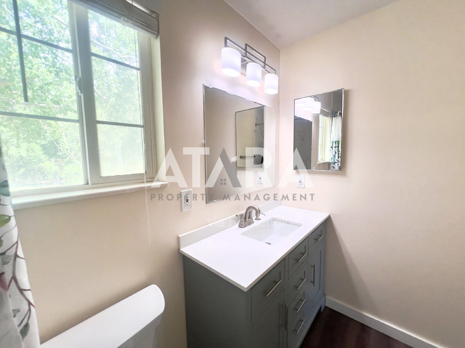 Pet-Friendly 5-Bed Home w/ Solar, Hot Tub, Great Back yard! Community Pool property image