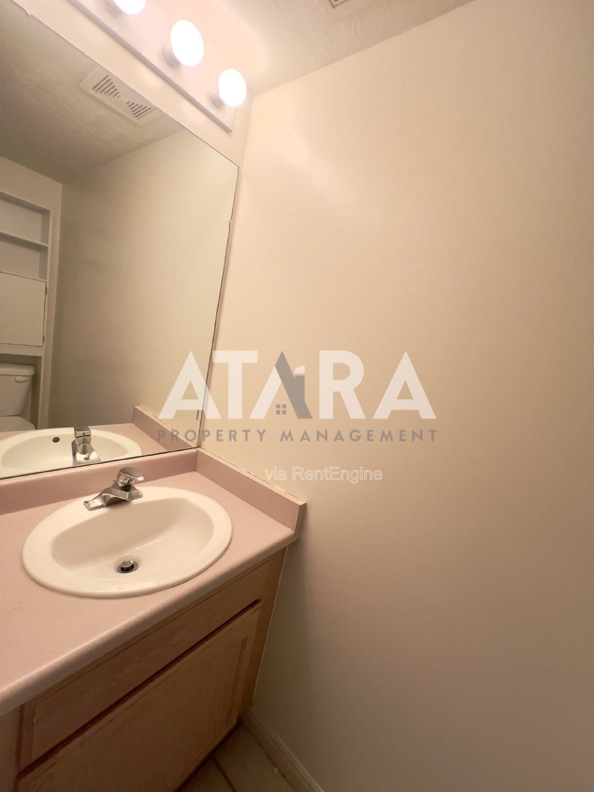 Pet-Friendly 5-Bed Home w/ Solar, Hot Tub, Great Back yard! Community Pool property image