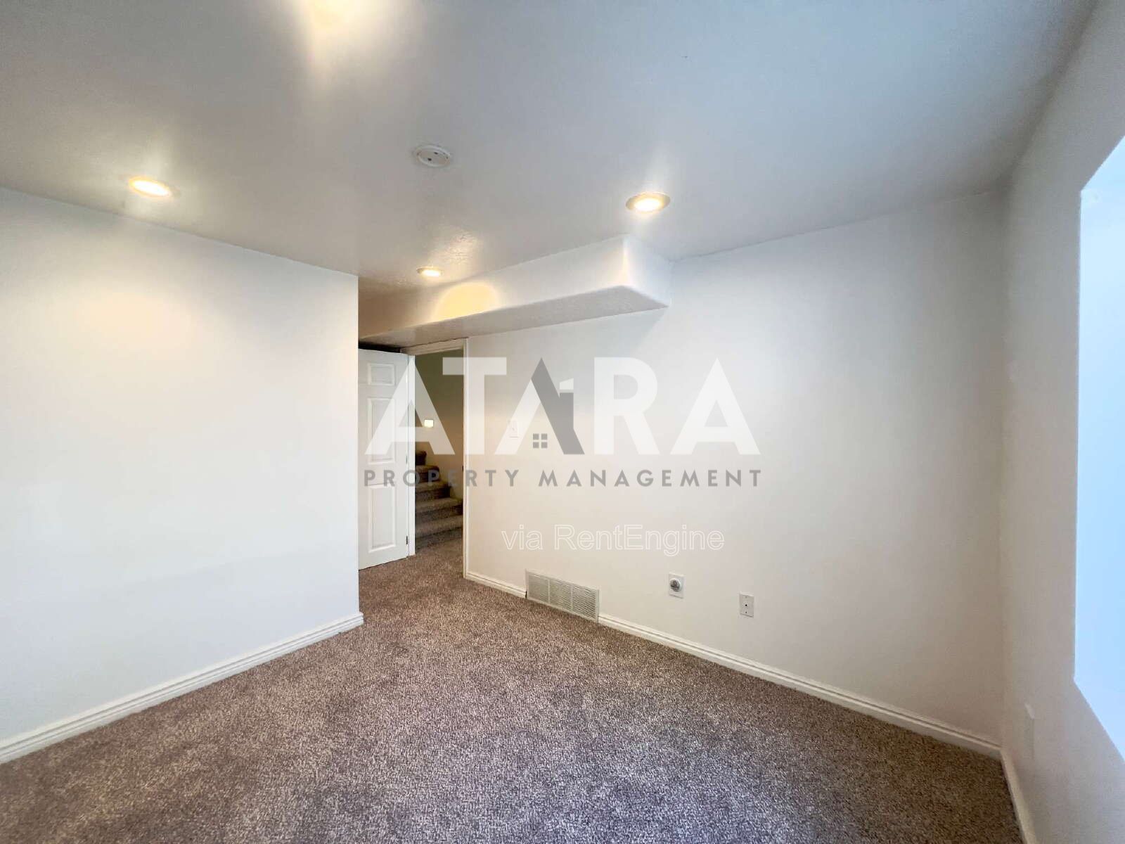 Pet-Friendly 5-Bed Home w/ Solar, Hot Tub, Great Back yard! Community Pool property image