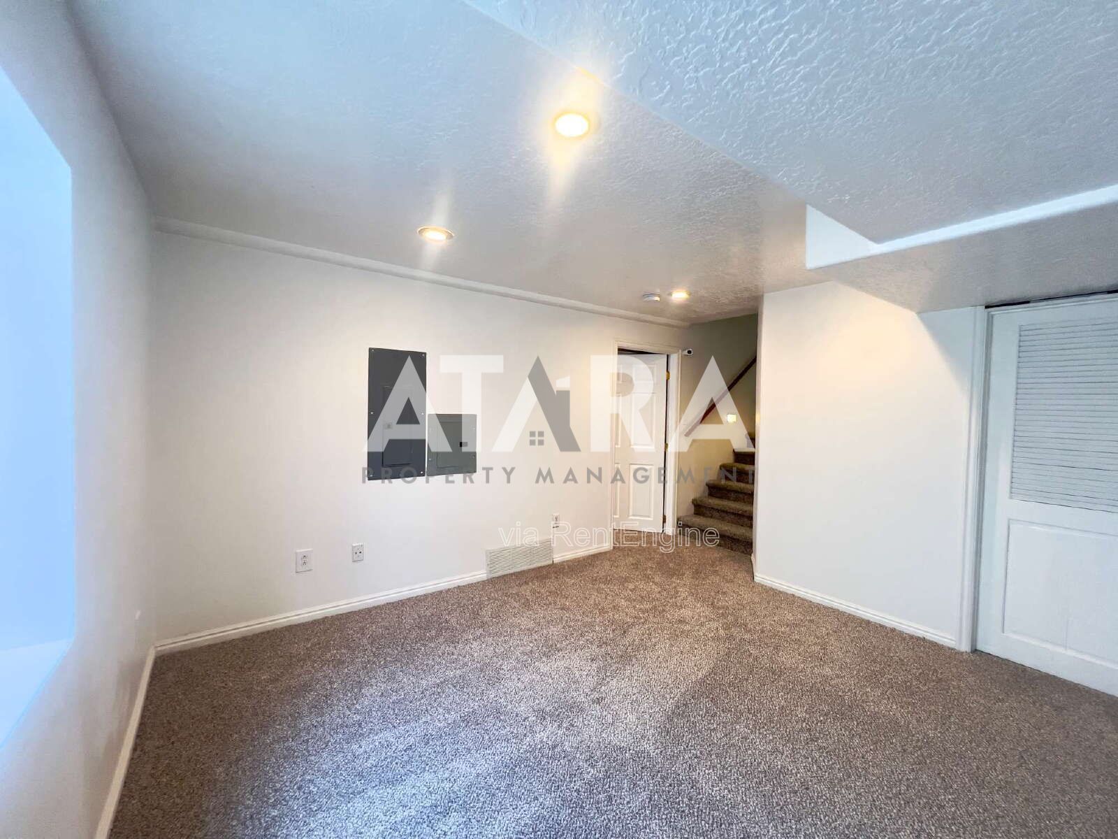 Pet-Friendly 5-Bed Home w/ Solar, Hot Tub, Great Back yard! Community Pool property image