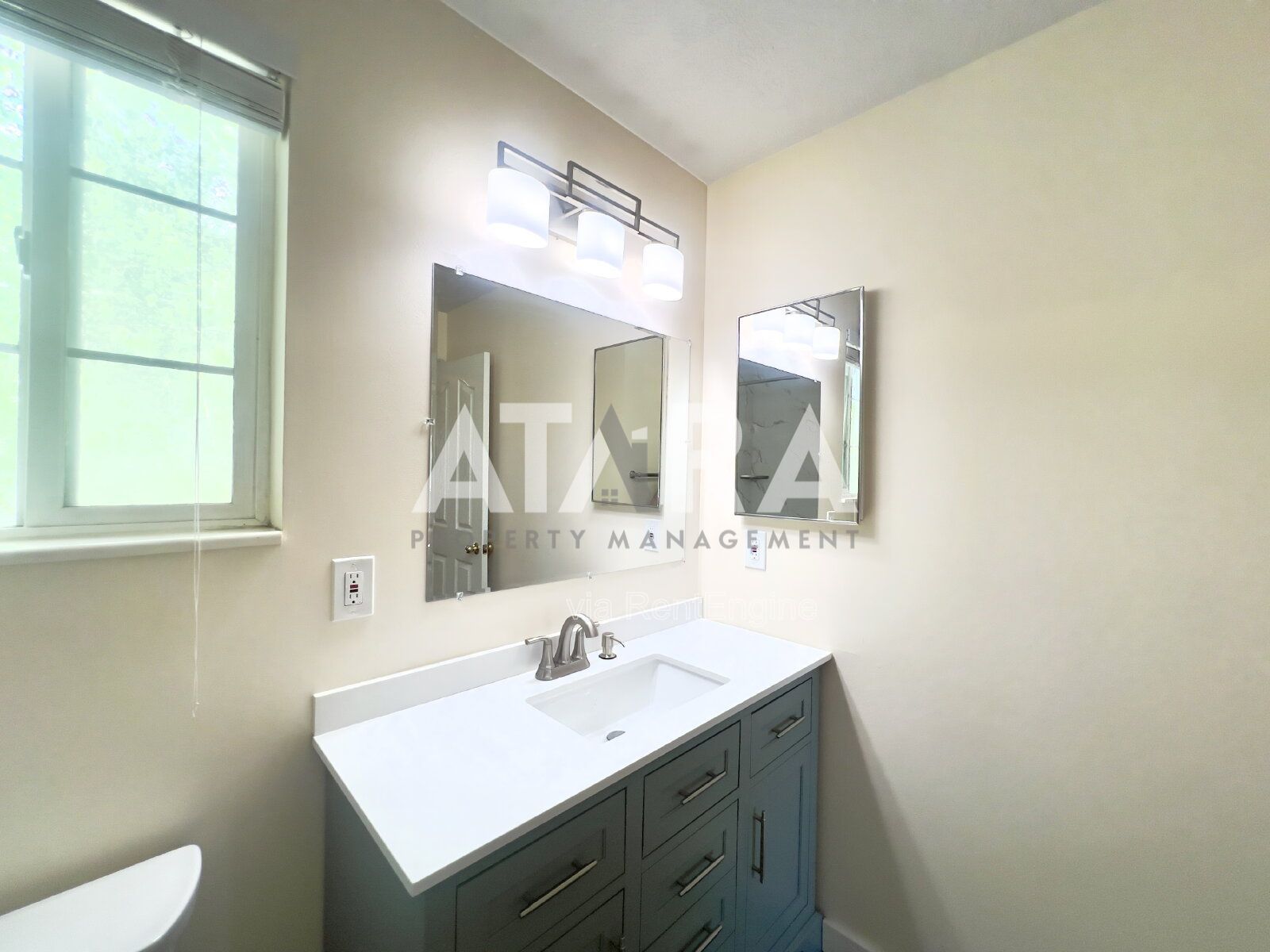 Pet-Friendly 5-Bed Home w/ Solar, Hot Tub, Great Back yard! Community Pool property image