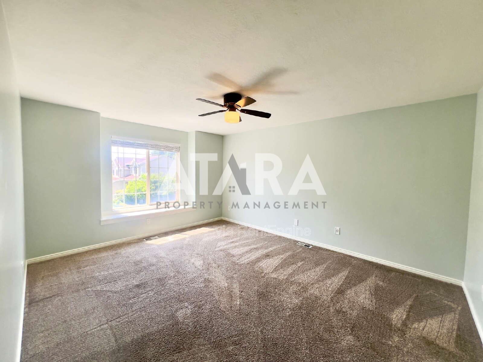 Pet-Friendly 5-Bed Home w/ Solar, Hot Tub, Great Back yard! Community Pool property image