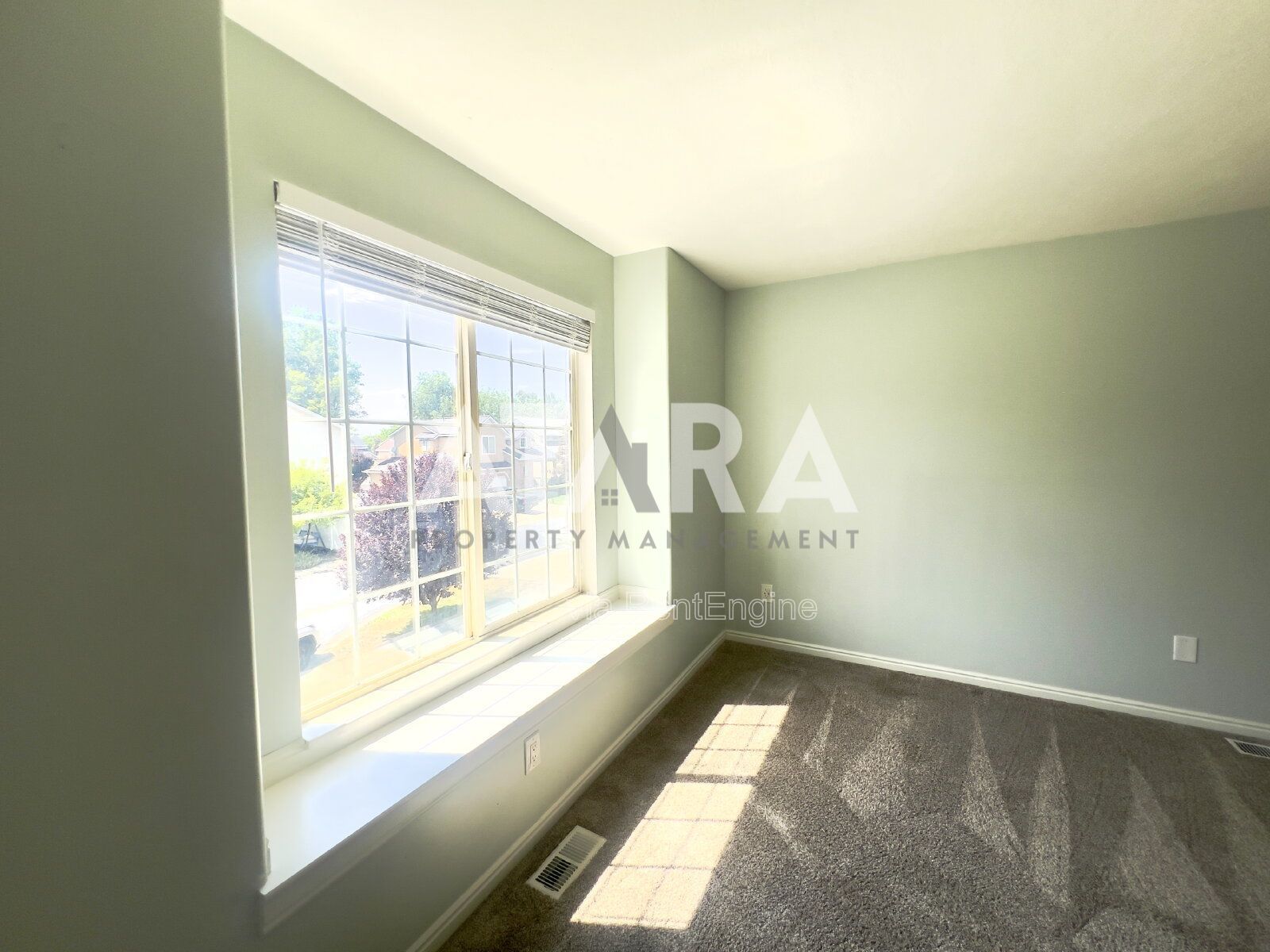 Pet-Friendly 5-Bed Home w/ Solar, Hot Tub, Great Back yard! Community Pool property image