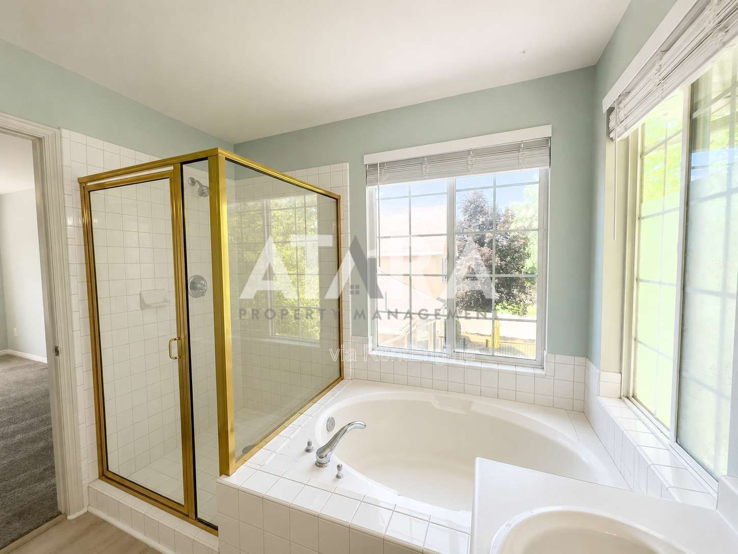 Pet-Friendly 5-Bed Home w/ Solar, Hot Tub, Great Back yard! Community Pool property image