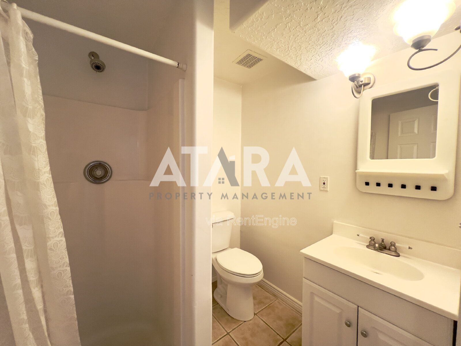 Pet-Friendly 5-Bed Home w/ Solar, Hot Tub, Great Back yard! Community Pool property image