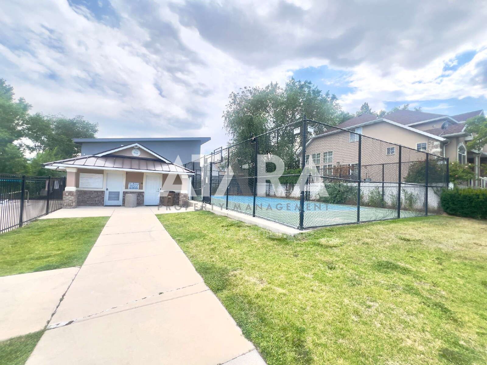 Pet-Friendly 5-Bed Home w/ Solar, Hot Tub, Great Back yard! Community Pool property image