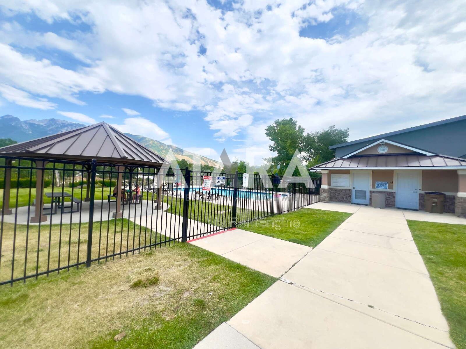 Pet-Friendly 5-Bed Home w/ Solar, Hot Tub, Great Back yard! Community Pool property image