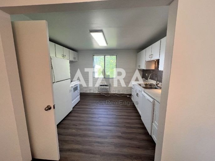 Charming 2 Bed, 1 Bath Apartment in the Heart of Sandy! property image