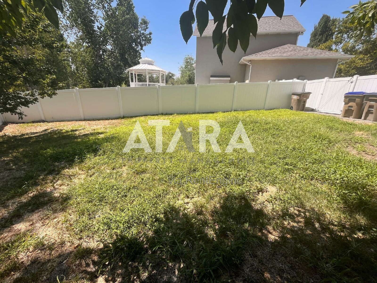 Pet-Friendly 5-Bed Home w/ Solar, Hot Tub, Great Back yard! Community Pool property image