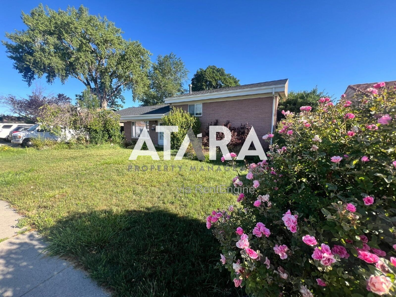 Spacious 5 Bed / 2 Bath Home in Murray  Plenty of Room to Live, Work & Entertain! property image