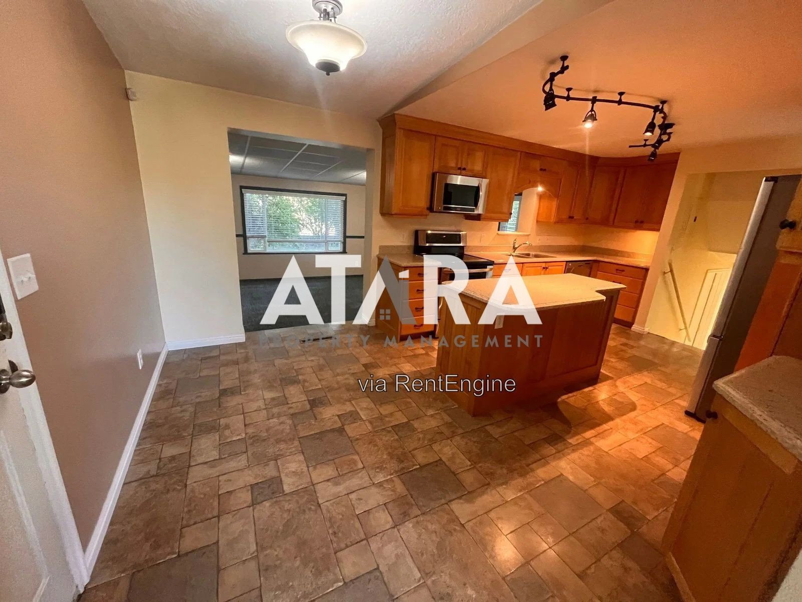 Spacious 5 Bed / 2 Bath Home in Murray  Plenty of Room to Live, Work & Entertain! property image