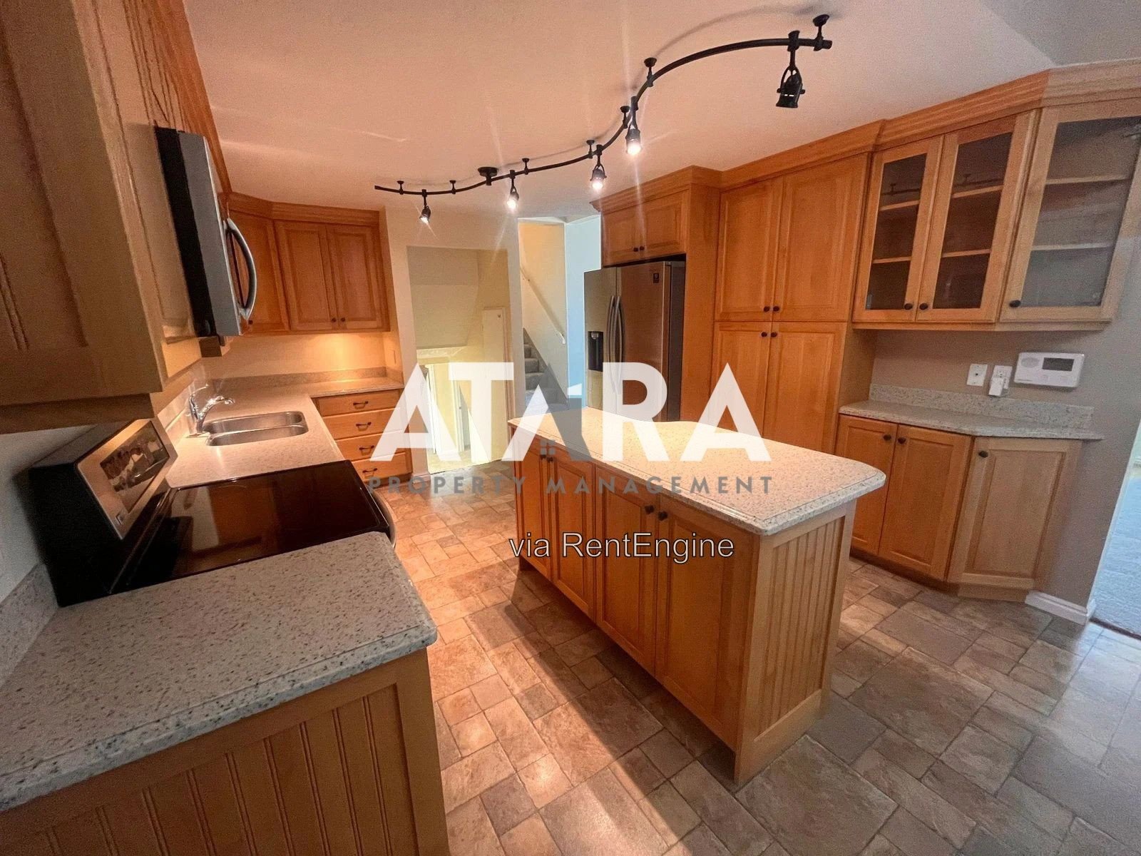Spacious 5 Bed / 2 Bath Home in Murray  Plenty of Room to Live, Work & Entertain! property image