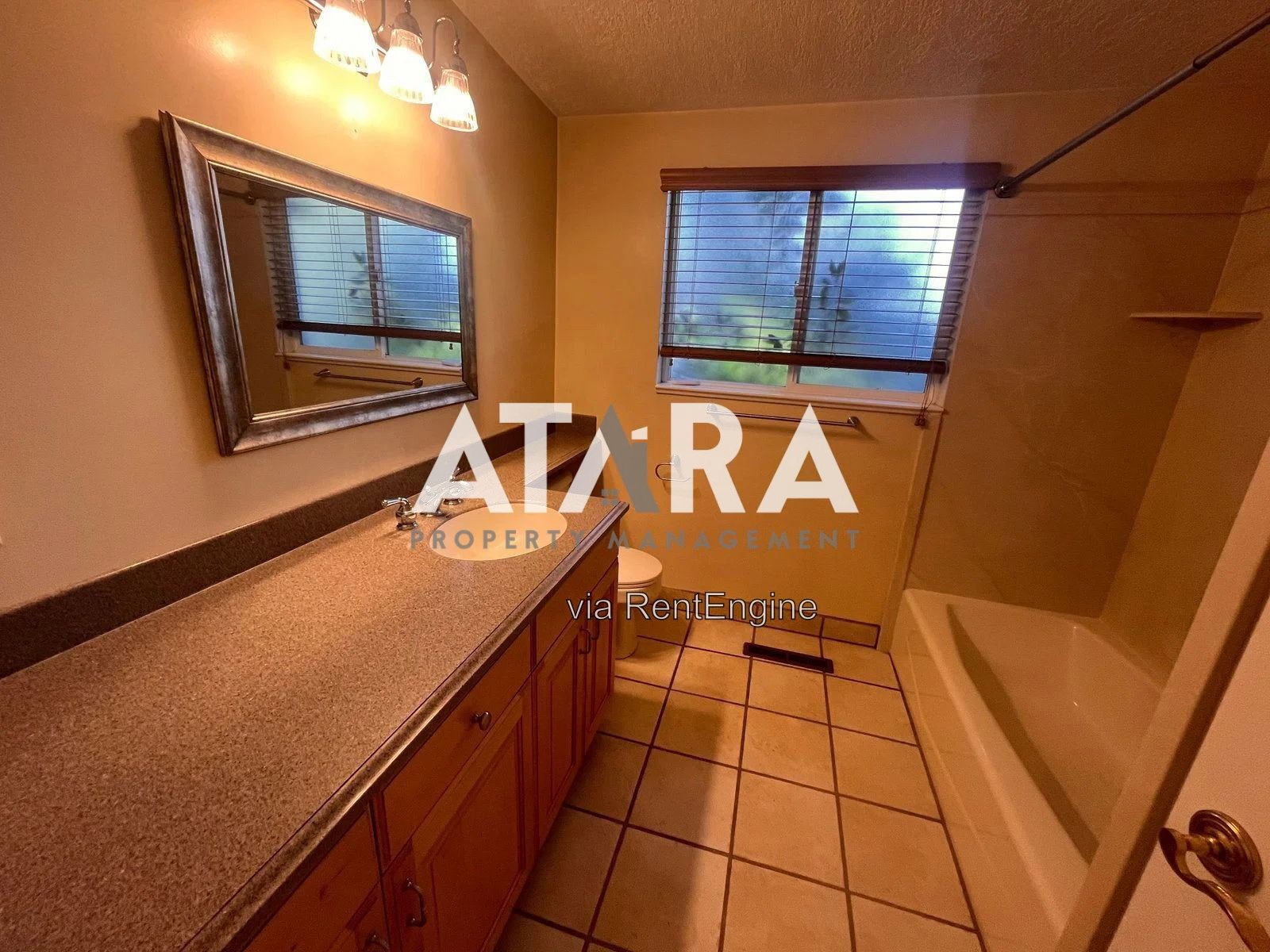 Spacious 5 Bed / 2 Bath Home in Murray  Plenty of Room to Live, Work & Entertain! property image