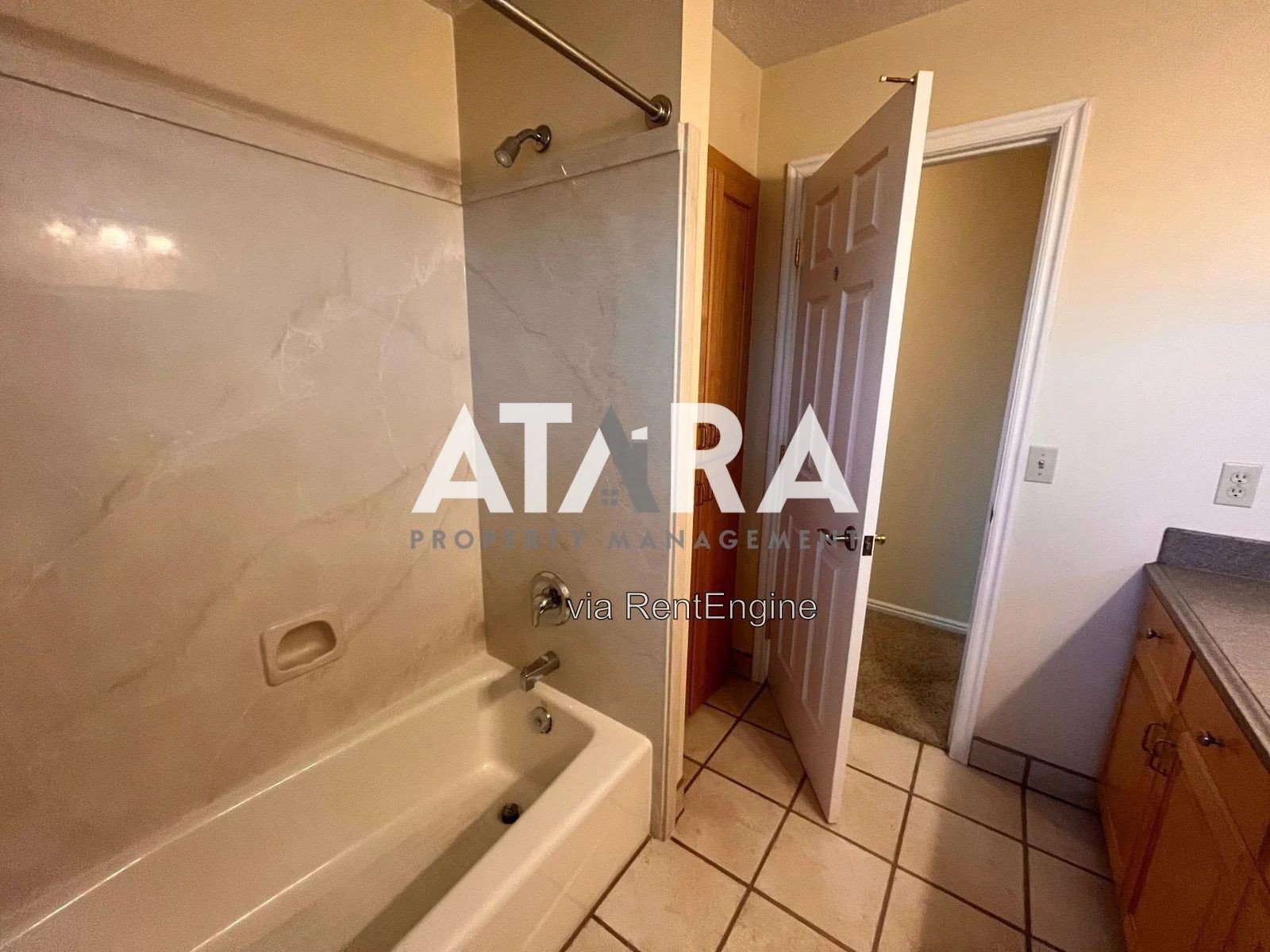 Spacious 5 Bed / 2 Bath Home in Murray  Plenty of Room to Live, Work & Entertain! property image