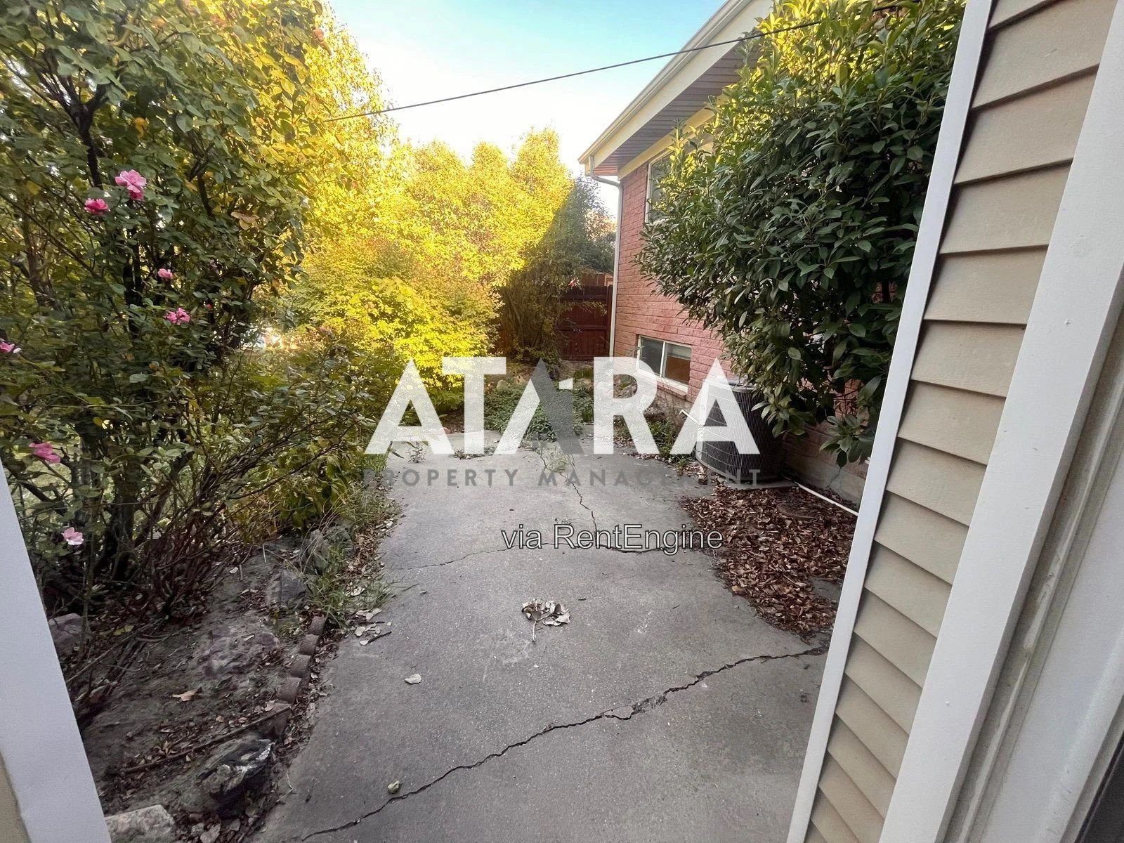 Spacious 5 Bed / 2 Bath Home in Murray  Plenty of Room to Live, Work & Entertain! property image
