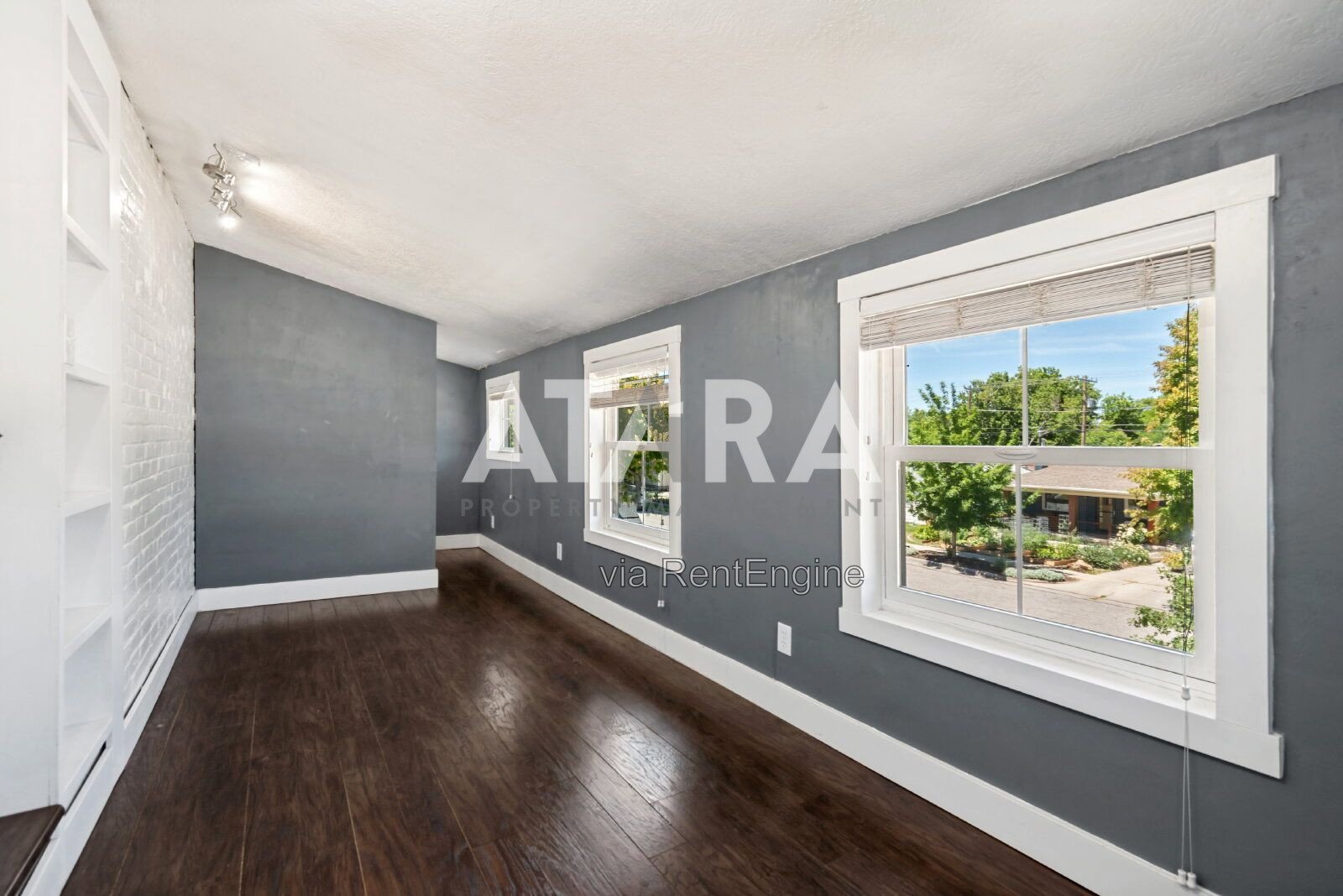 Remodeled Upper-Level Apartment – Great Location! property image