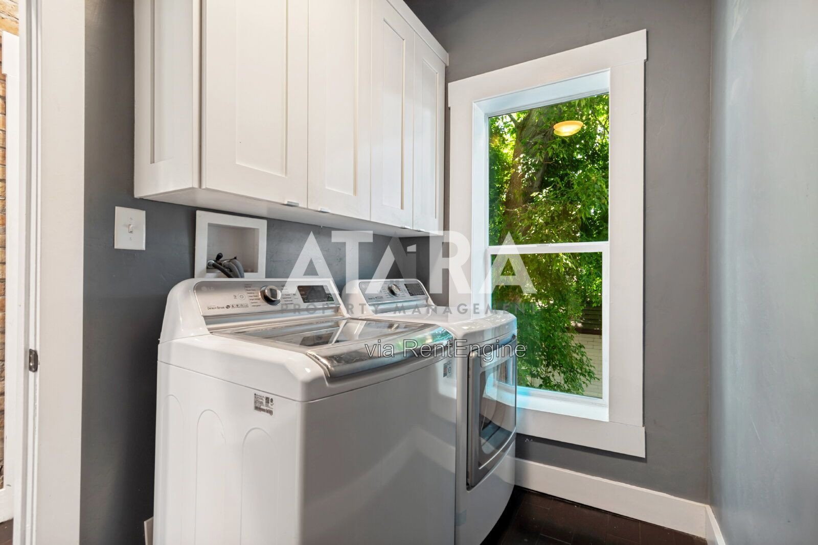 Remodeled Upper-Level Apartment – Great Location! property image