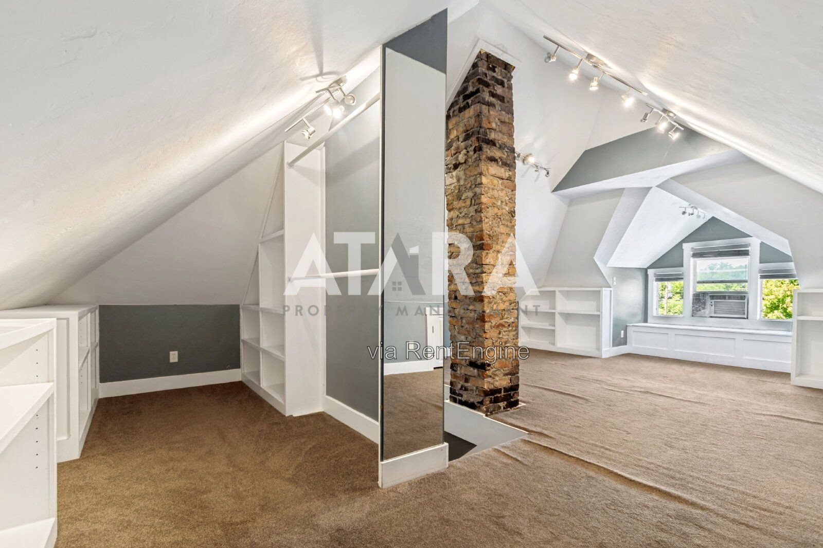 Remodeled Upper-Level Apartment – Great Location! property image
