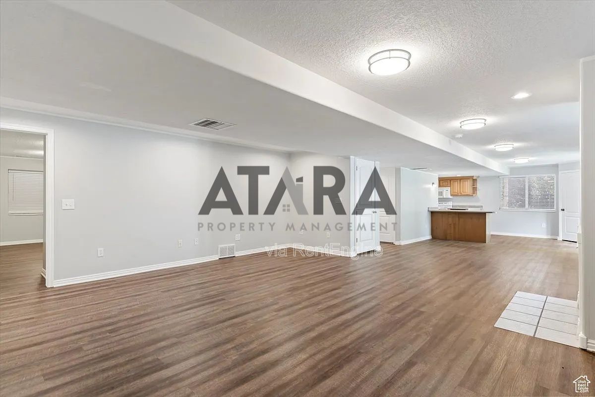 3 Bedroom, 1 Bath Walk-Out Basement Apartment in the Beautiful Farmington Foothills property image